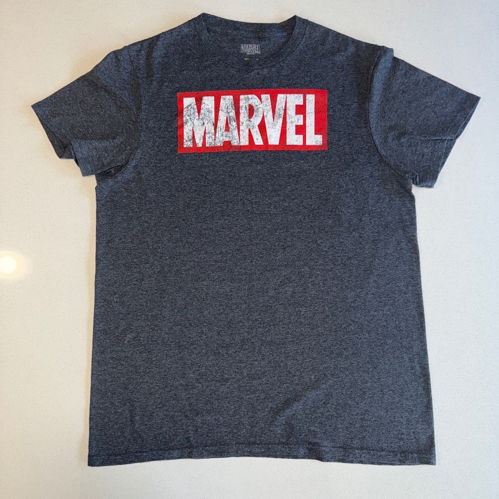 Marvel Universe Classic Distressed Red Logo Men's M Grey T-Shirt Retro Superhero